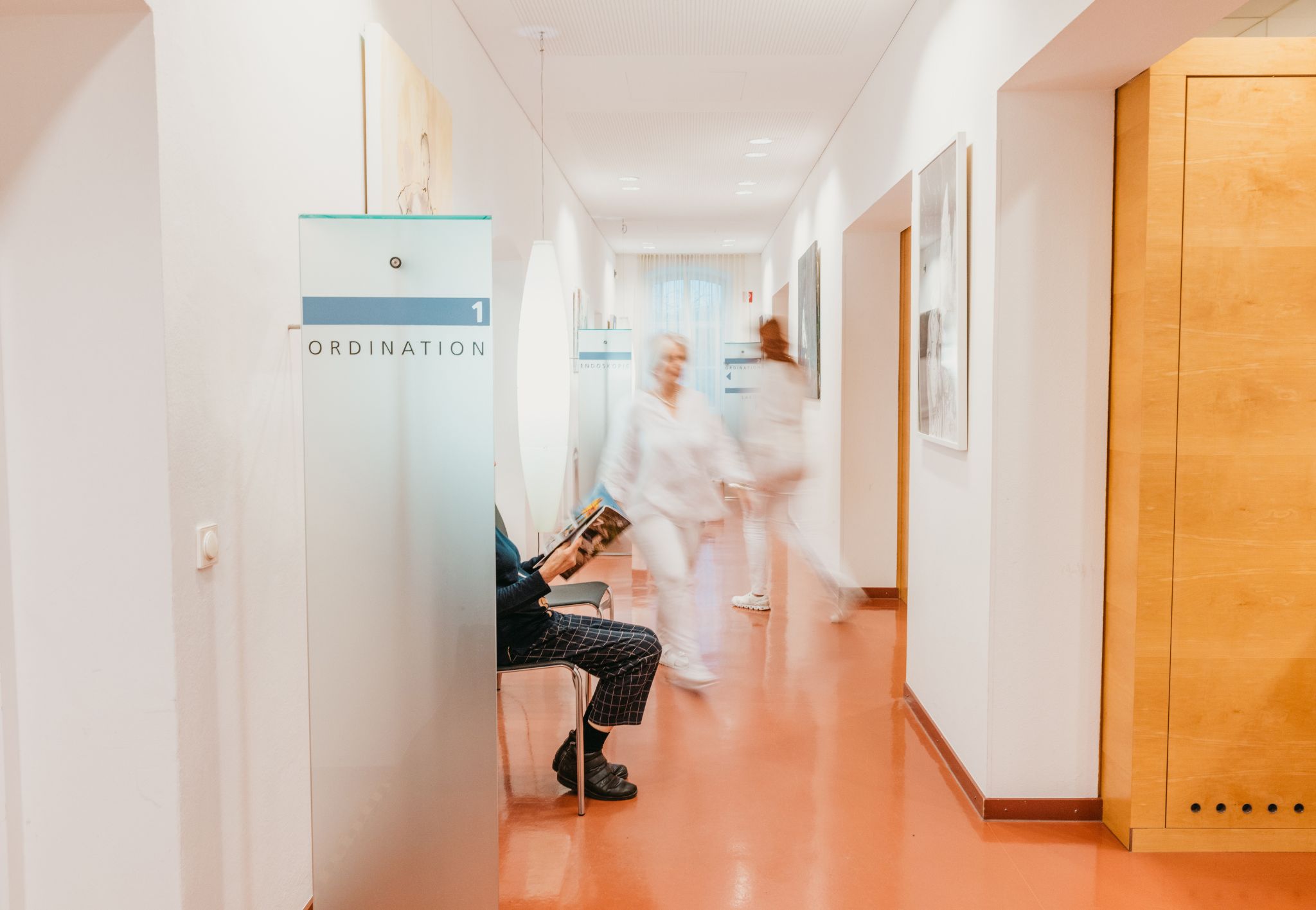 Moderne Arztpraxis mit Top-Versorgung und angenehmem Ambiente unter Leitung von Dr. Klaus Steiner in Salzburg