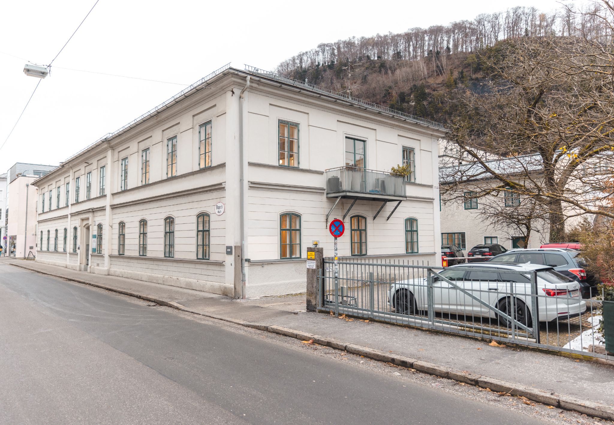 Standort Ärztehaus Rupertgasse - Herzstück Ihrer Gesundheit. Entdecken Sie auf unserer Website die modernen und vielfältigen medizinischen Dienstleistungen, die in unserem Ärztehaus angeboten werden. Angeführt von Dr. Klaus Steiner und einem erfahrenen Team von Fachärzten bieten wir umfassende Versorgung und individuelle Betreuung. Verlassen Sie sich auf unsere Expertise, um Ihre Gesundheit in sicheren Händen zu wissen.