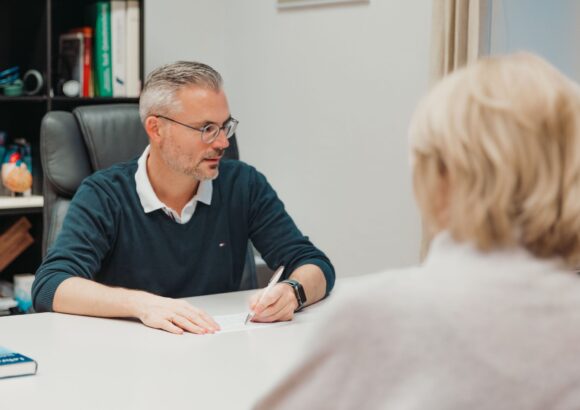 Entdecken Sie fortschrittliche medizinische Diagnostik unter der Leitung von Dr. Klaus Steiner, unterstützt durch modernste Technologien für präzise Gesundheitseinblicke und effektive Betreuung.