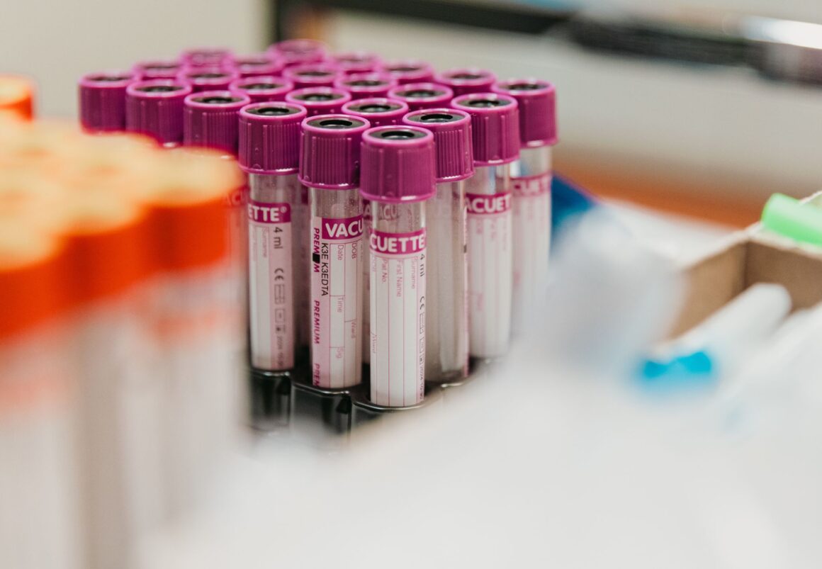 Entdecken Sie die Wichtigkeit von Bluttests und Behandlungen für Blutkrankheiten durch unser Fachärzteteam für optimale Blutgesundheit.